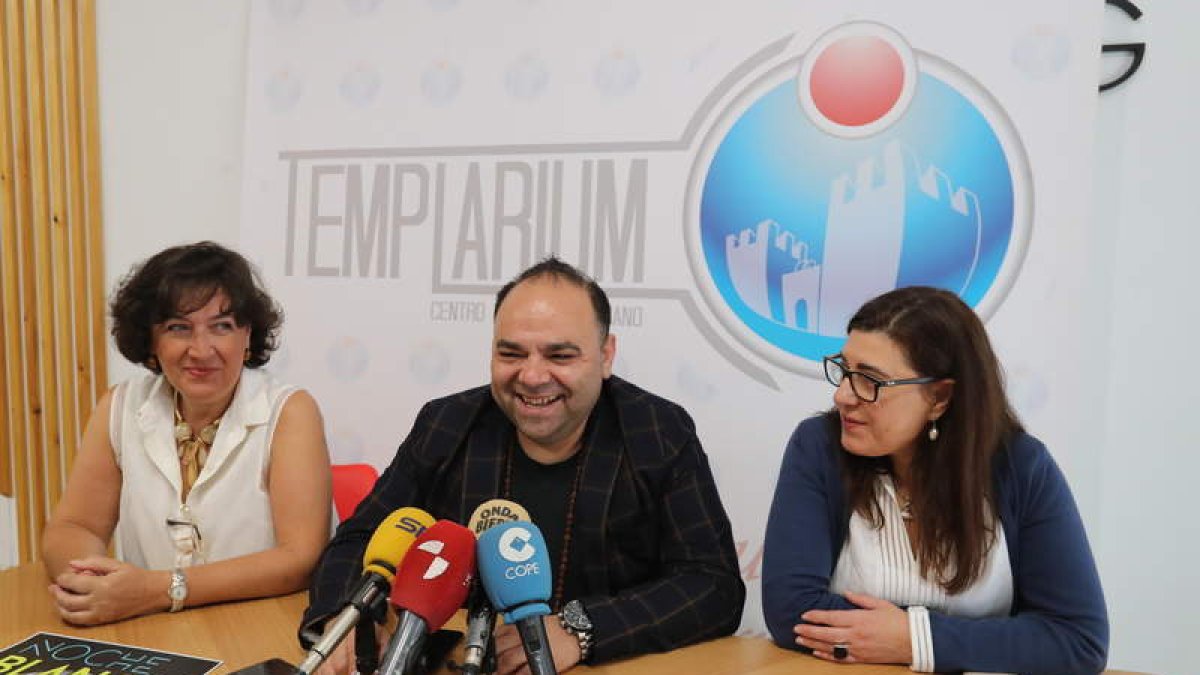 Felipe Álvarez, portavoz de Templarium, en el centro de la imagen. L. DE LA MATA