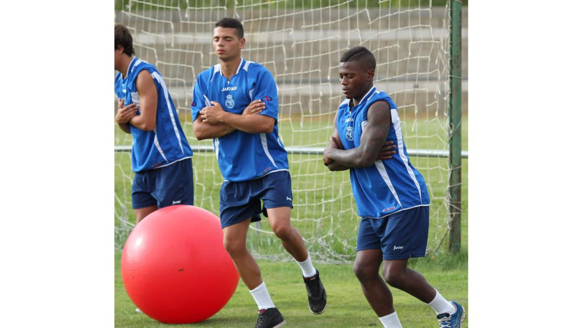 Kabogo, a la derecha, se juega mañana su continuidad.