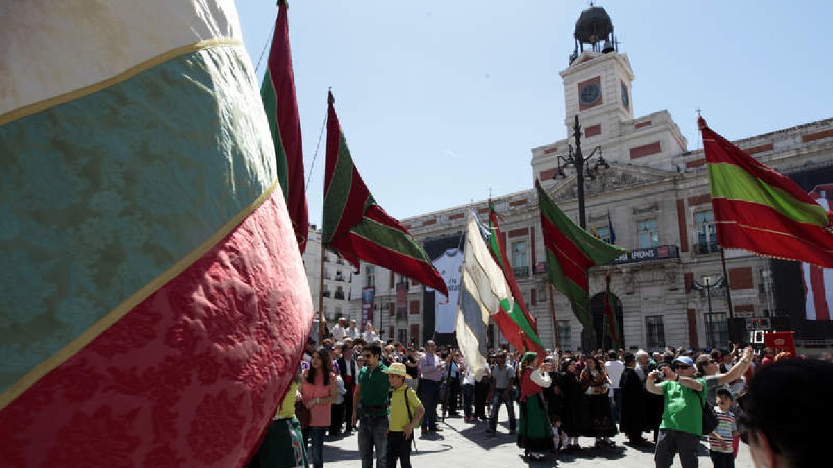 La exhibición partió de la puerta del Sol para recorrer las principales calles del casco histórico de la capital madrileña