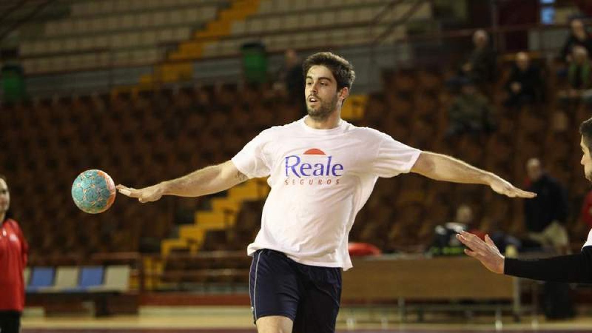 Castro, el mejor ante el Puente Genil, en un entrenamiento.