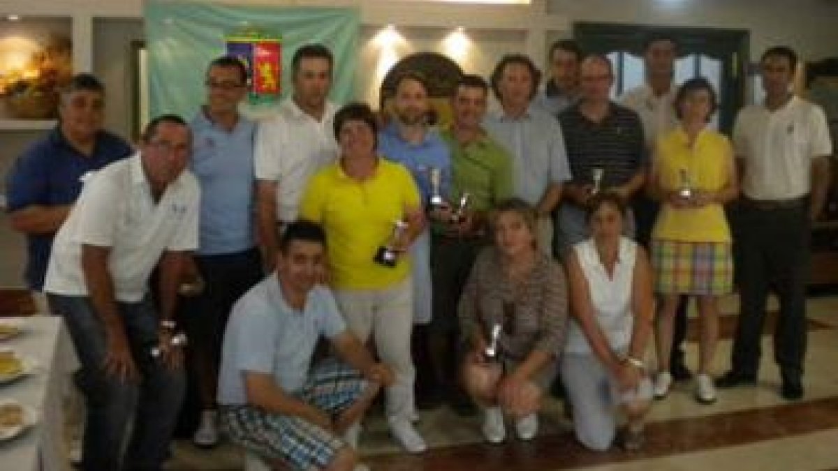 Los ganadores del torneo celebrado en el León Club de Golf.