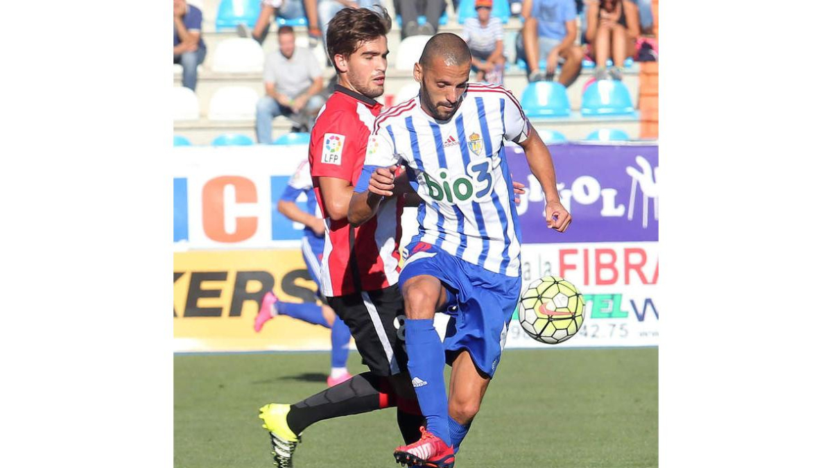 Yuri ha entrenado esta semana con la Deportiva y Munitis decidirá hoy si cuenta con él. ANA F. BARREDO