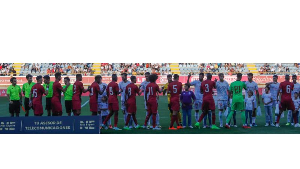 La Cultural homenajeó a los jugadores internacionales de Catar que estuvieron en el club leonés.