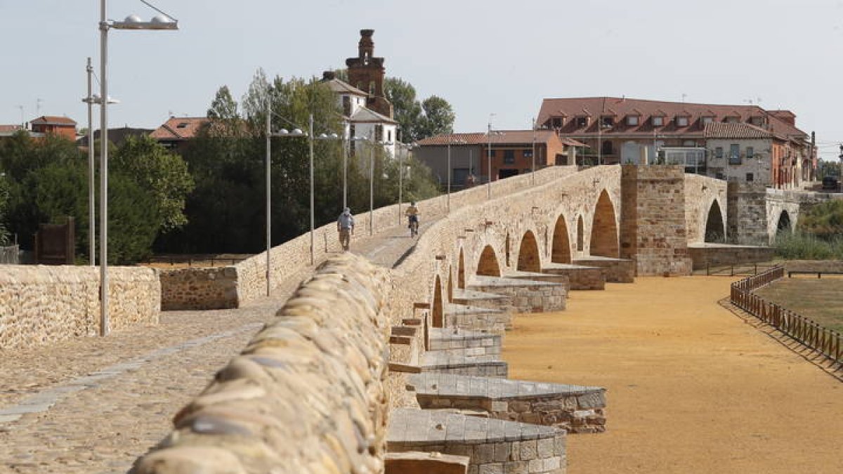 El puente del Passo Honroso une las localidades de Puente de Órbigo y Hospital de Órbigo. RAMIRO