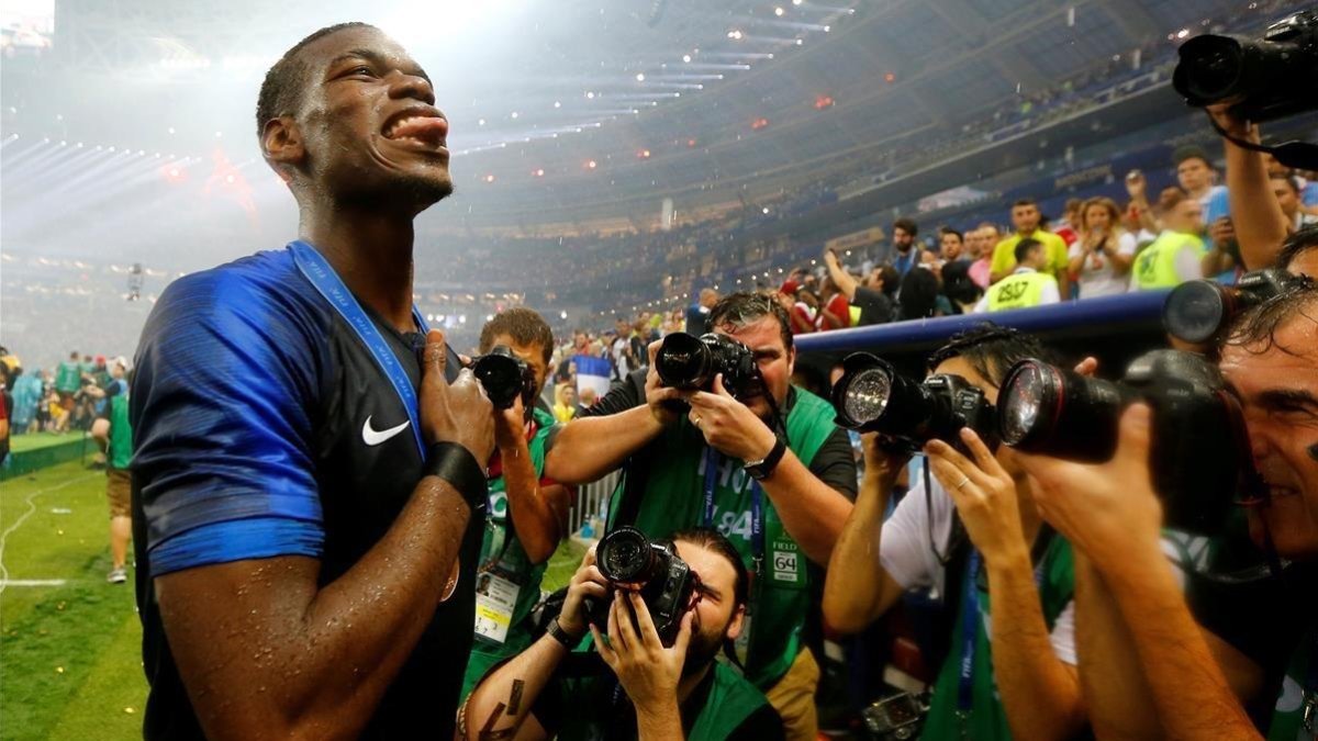Paul Pogba, tras proclamarse con Francia campeón del mundo en Moscú. /