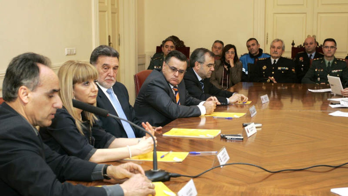 Firma del acuerdo en imagen de archivo. ICAL