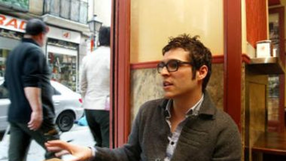El pintor leonés Carlos Álvarez de las Heras durante la entrevista en Madrid