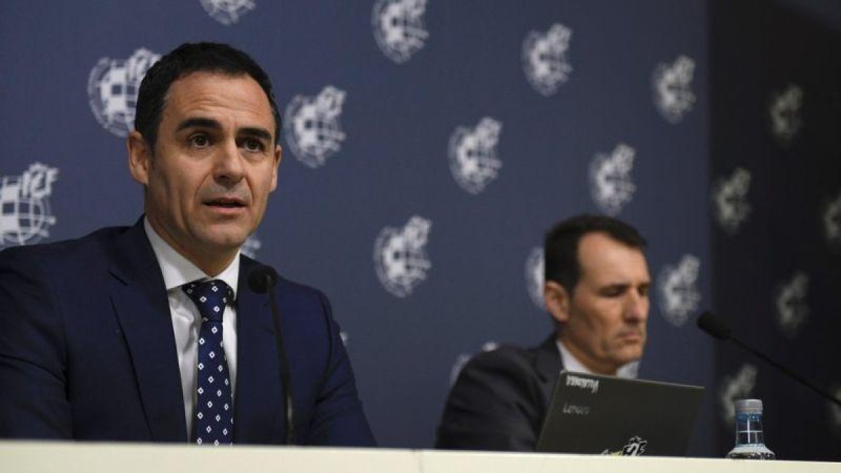 Velasco Carballo (i) y Clos Gómez en rueda de prensa.
