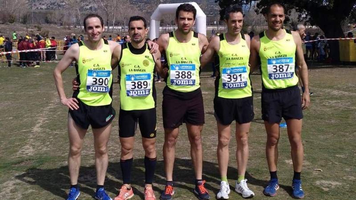 El CA La Bañeza, con sus cinco atletas, se colgó la plata. DL