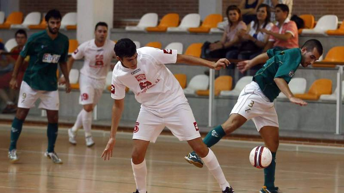 Pablo se mostró muy activo ante el Coruxo en su debut con la elástica del Puertas Deyma.