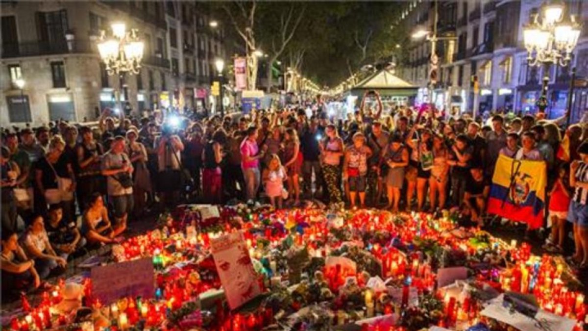 Homenaje en las Ramblas a las víctimas del atentado.