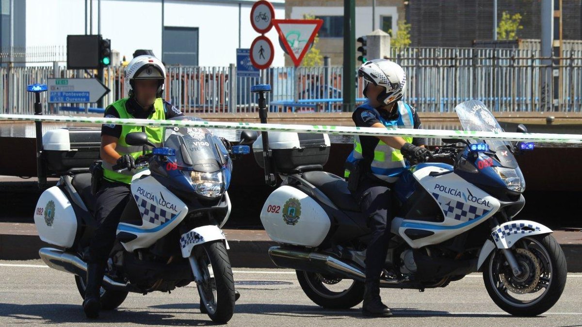 Dos policías locales de Ourense, en una imagen de archivo.