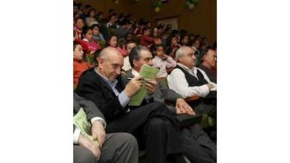 Delgado recibió el homenaje de toda la comunidad educativa del centro
