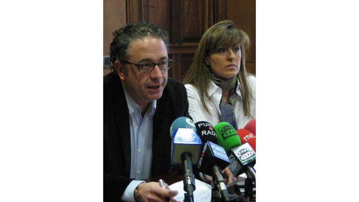 Javier Chamorro y Gema Cabezas, durante la presentación.