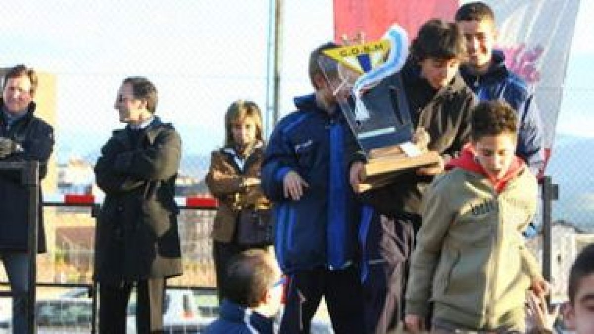Los más pequeños disfrutaron en el acto de la entrega de trofeos