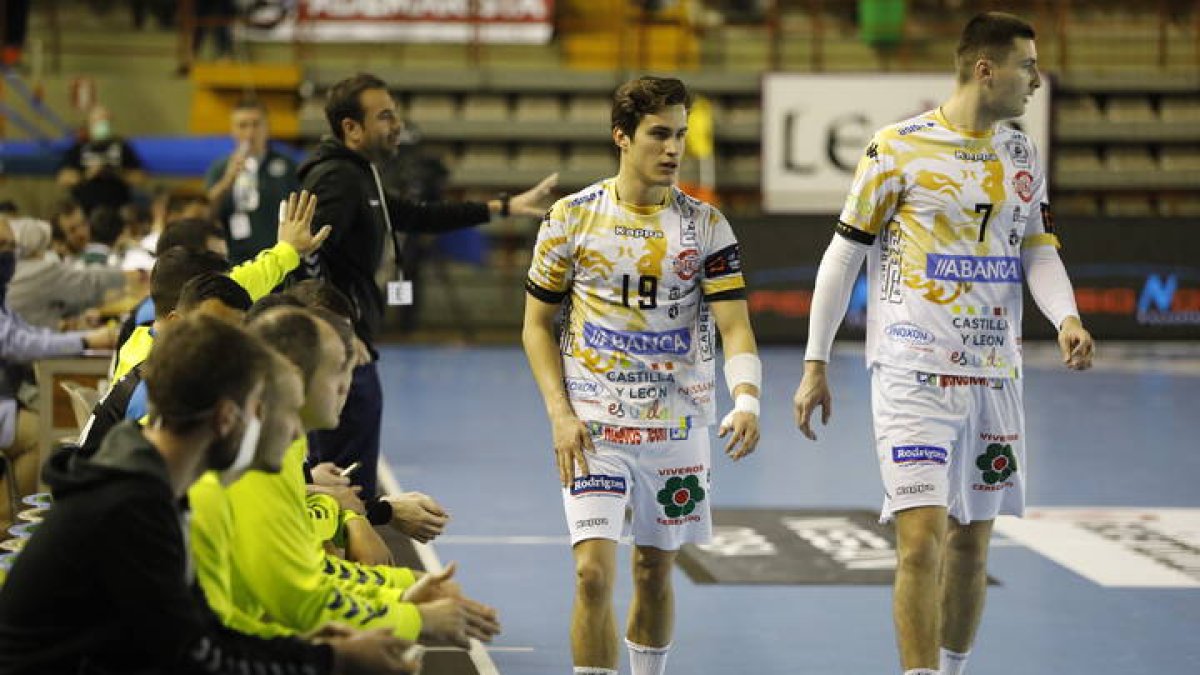 Jozinovic, a la derecha, junto a Gonzalo Pérez. MARCIANO PÉREZ