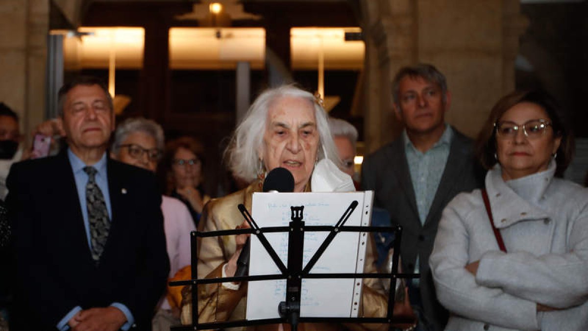 Sarita Álvarez Valladares participó con el resto de los ponentes. MIGUEL