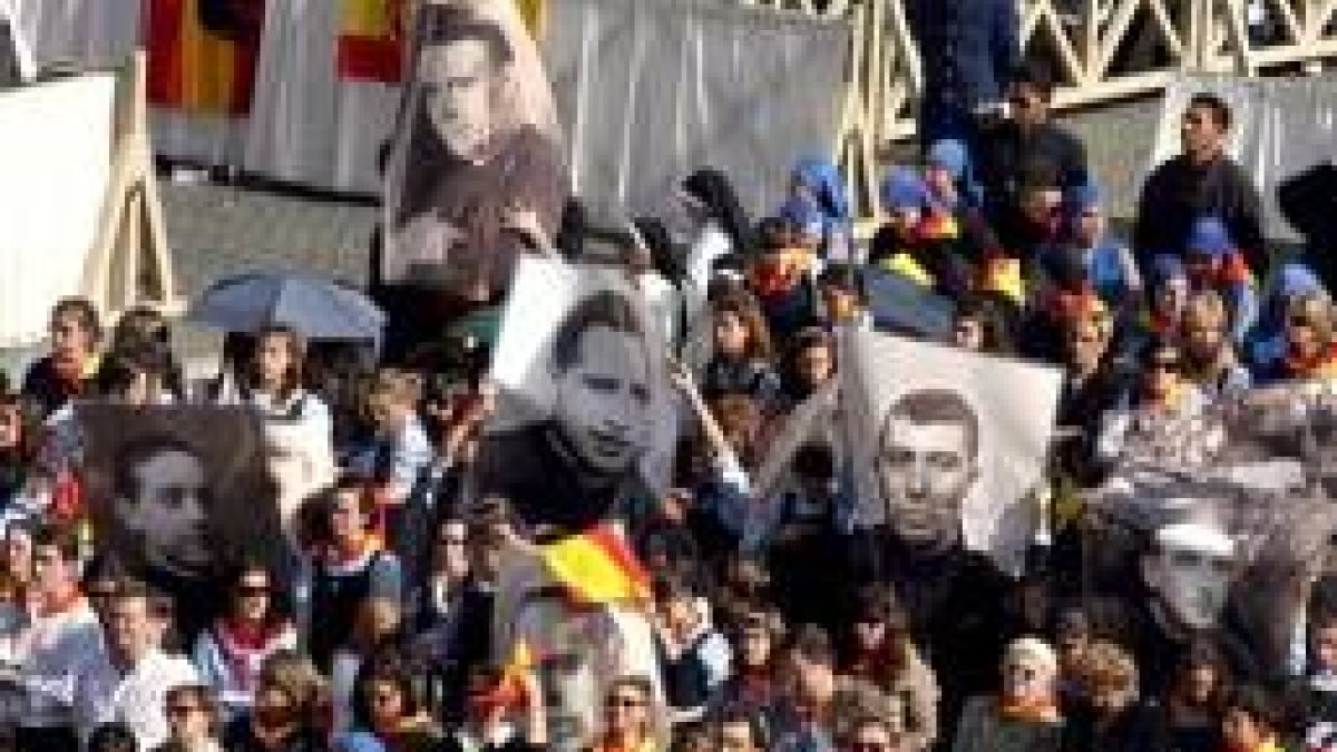 Miles de personas asistieron a la proclamación como beatos de 498 españoles considerados mártires