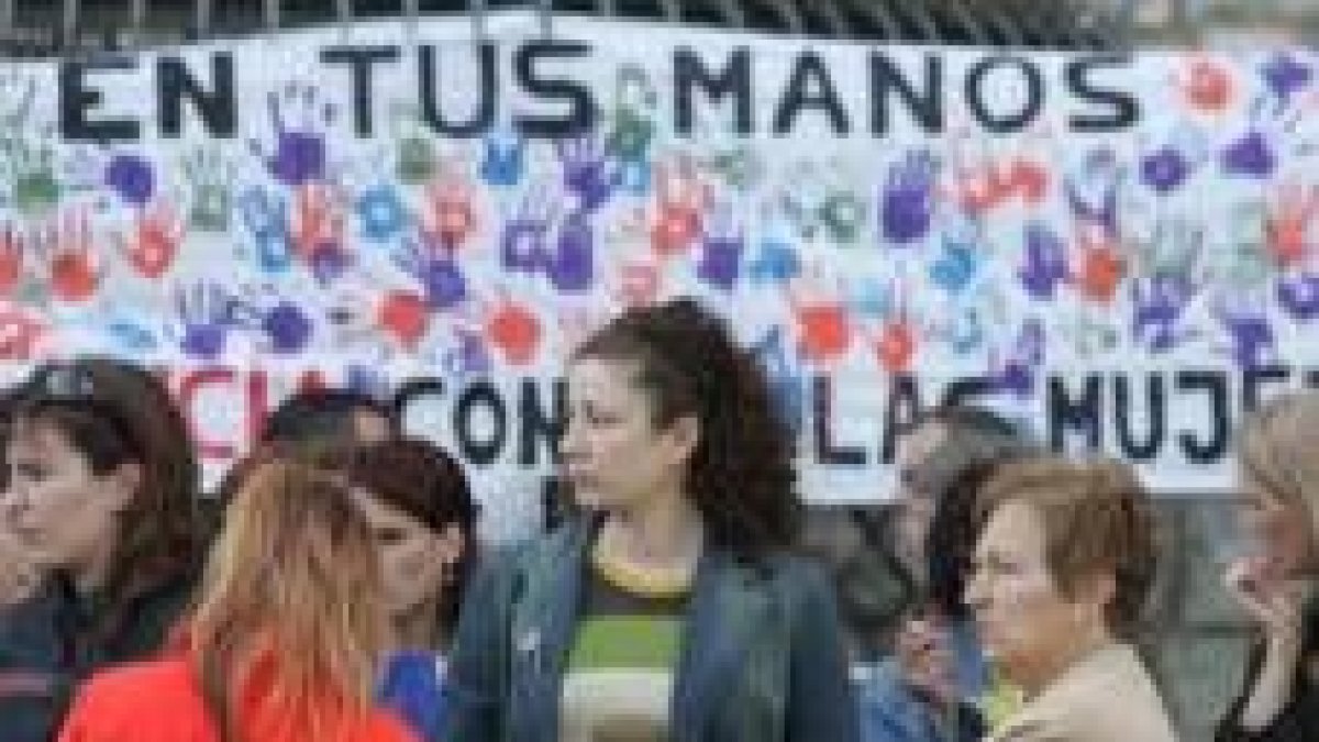 Un momento de la concentración de ayer en Botines contra la violencia sexista