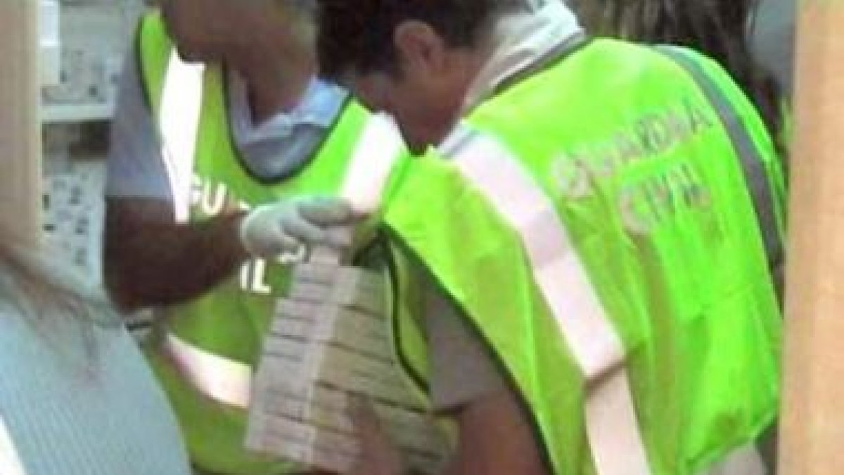 Operación de la Benemérita que desarticuló una red de venta de fármacos por Internet.