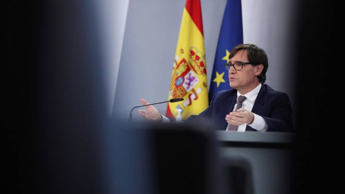 El ministro de Sanidad, Salvador Illa durante la rueda de prensa. EMILIO NARANJO