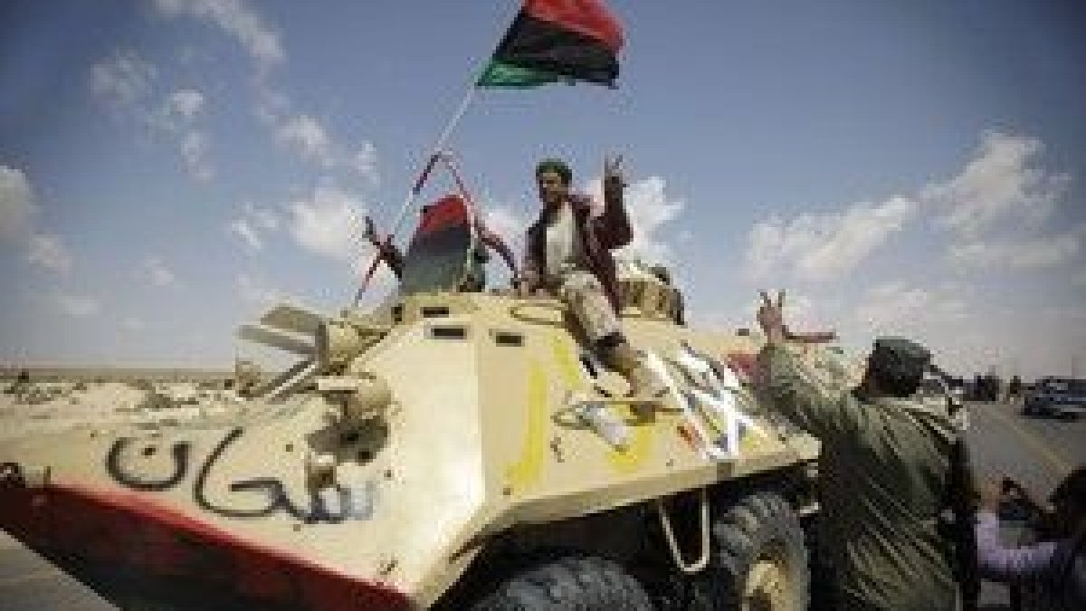 Un tanque de los rebeldes libios en Brega.
