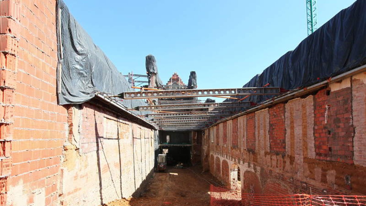 Las obras van a un ritmo muy lento pese a que el edificio se encuentra muy deteriorado.