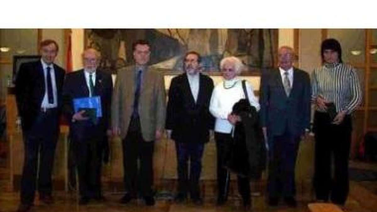 Los miembros del primer Consejo de Gobierno de la Academia de l-™Aragonés