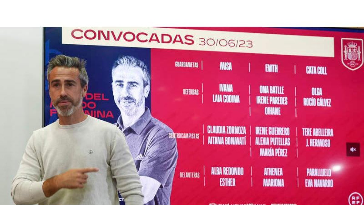 Jorge Vilda, seleccionador español femenino de fútbol, dio a conocer ayer la lista de 23 convocadas para el Mundial. SERGIO PÉREZ