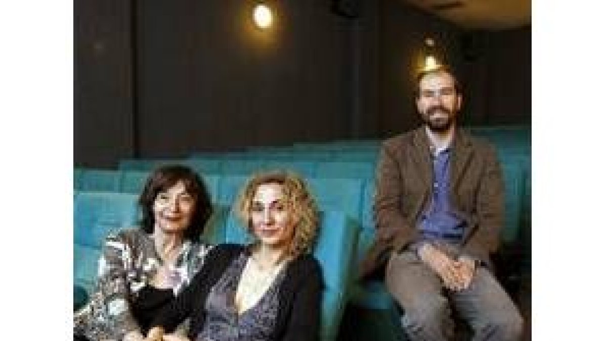 Jaime Rosales junto a las actrices Petra Martínez y Sonia Almarcha