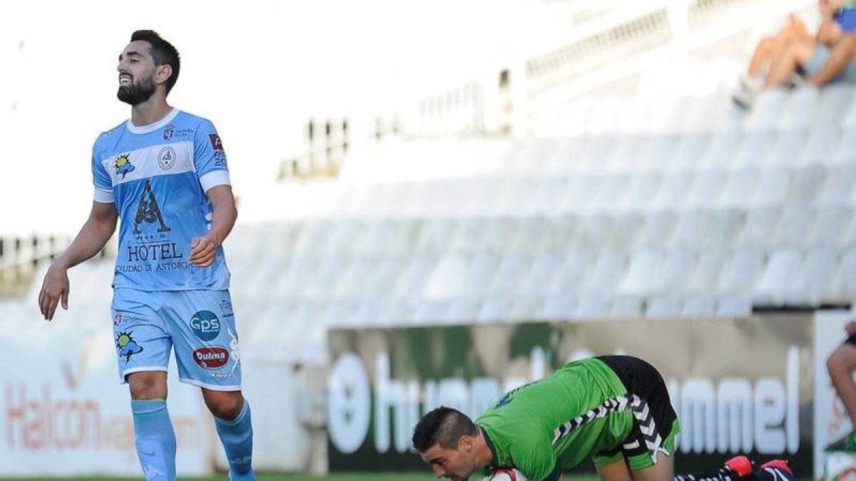 Un momento del partido de ayer
