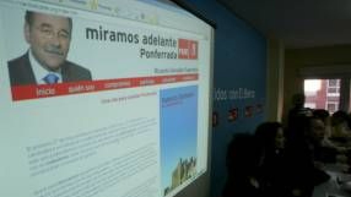 El aspirante socialista a la alcaldía presentó ayer su página web
