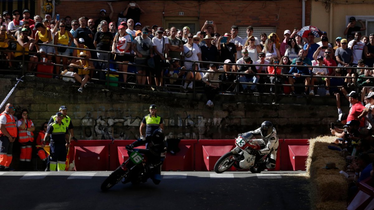 El Gran Premio de Velocidad de La Bañeza es la joya de la corona de una ciudad que vive y late con el motociclismo. FERNANDO OTERO