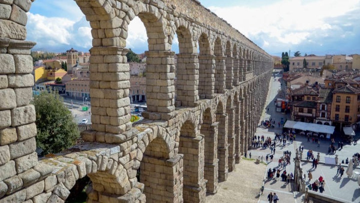 Los alumnos deberán terminar de construir el acueducto de Segovia para llevar agua al poblado. PABLO MARTÍN