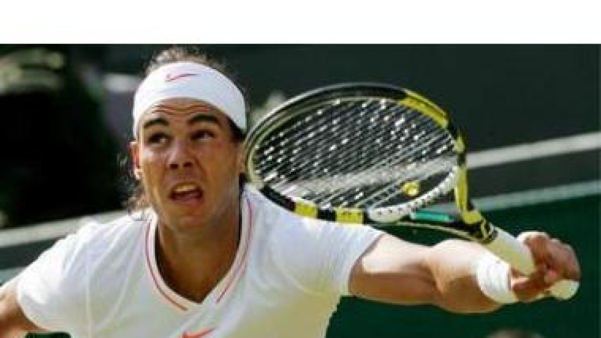 Nadal devuelve una bola en su partido ante el sueco Soderling.