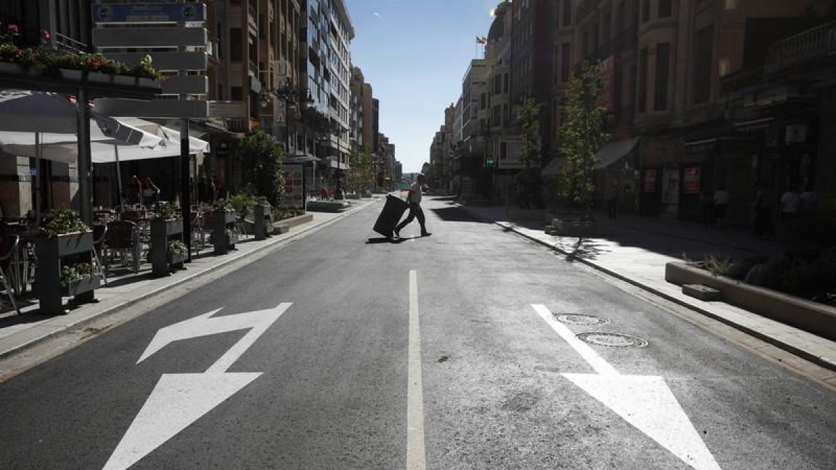 La calle Ordoño II, sin tráfico.
