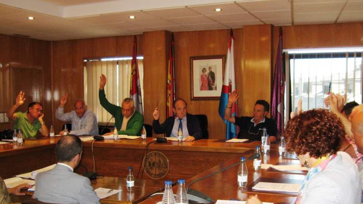 El Pleno de Bembibre, en una imagen de archivo, debatirá este jueves las tasas municipales.