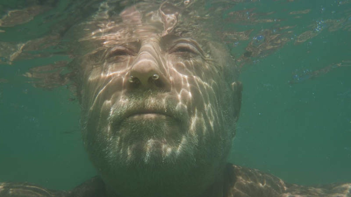 Raúl Guerra Garrido, sumergido, en una fotografía de 2014 de Asís González Ayerbe. AYERBE