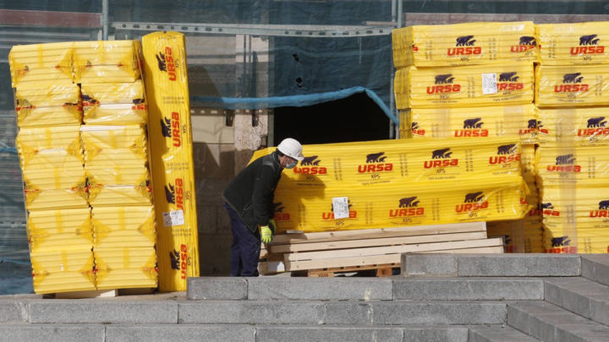 Trabajadores de la construcción con medidas de seguridad. F. Otero Perandones.