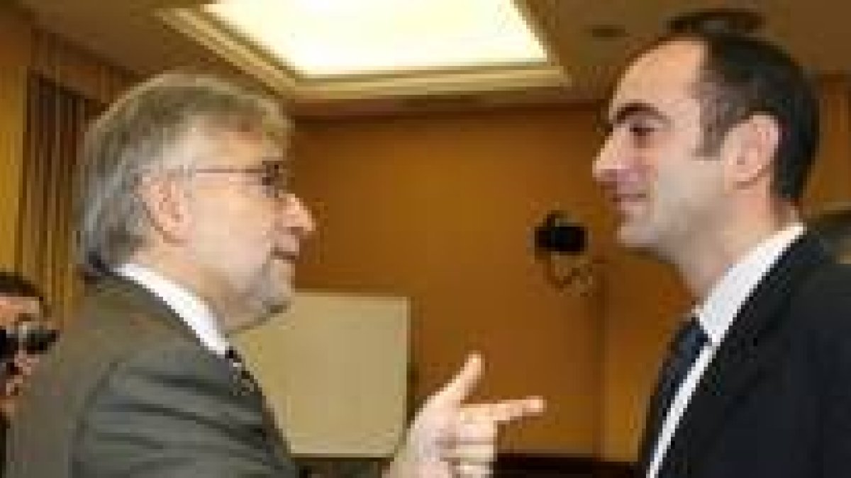Ignasi Nieto (derecha), con el diputado de CiU, Josep Sánchez-Llibre