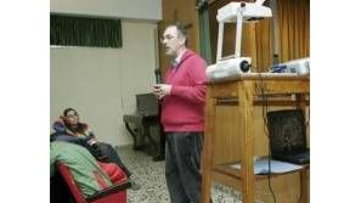 Jorge Peña, ayer durante la charla en el salón de actos de La Inmaculada