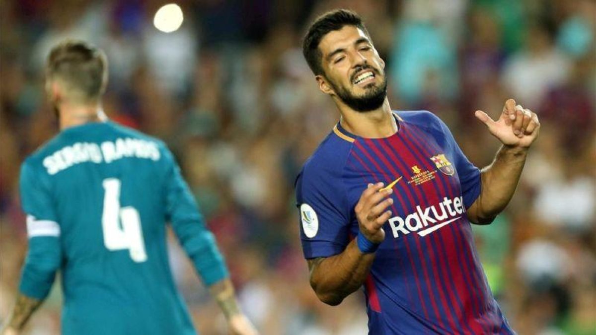 Luis Suárez, en el partido de ida de la Supercopa del Barça frente al Madrid.