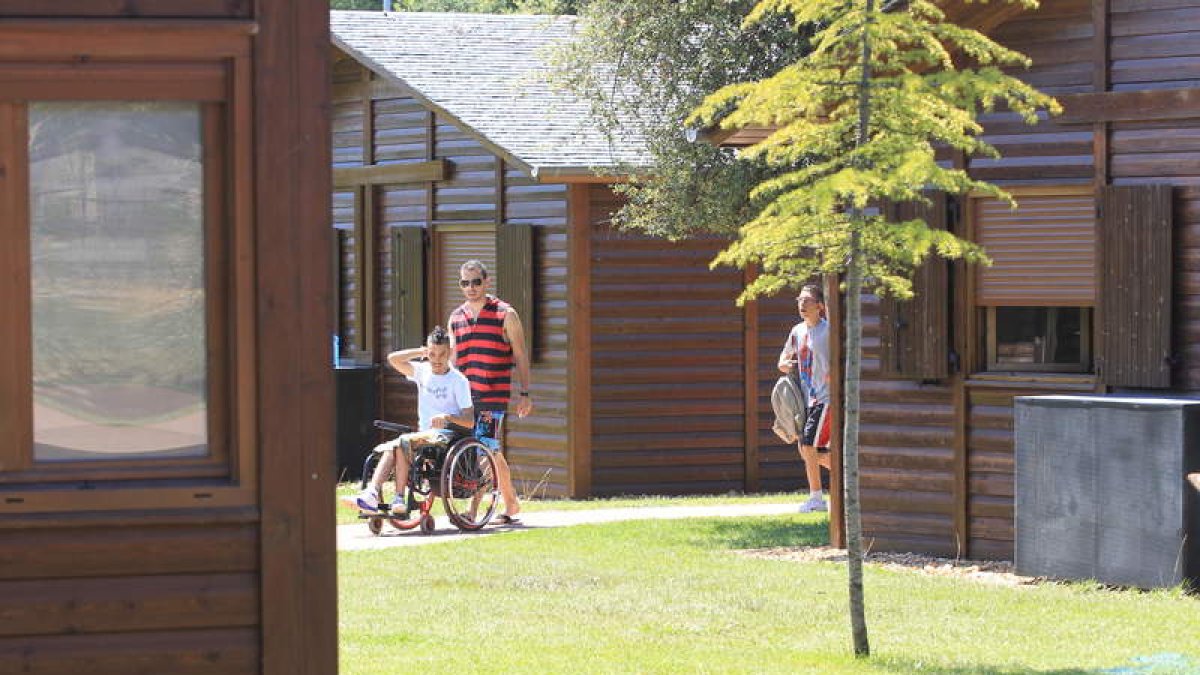 El campamento de Cubillos cuenta con 15 cabañas habilitadas para la discapacidad física.