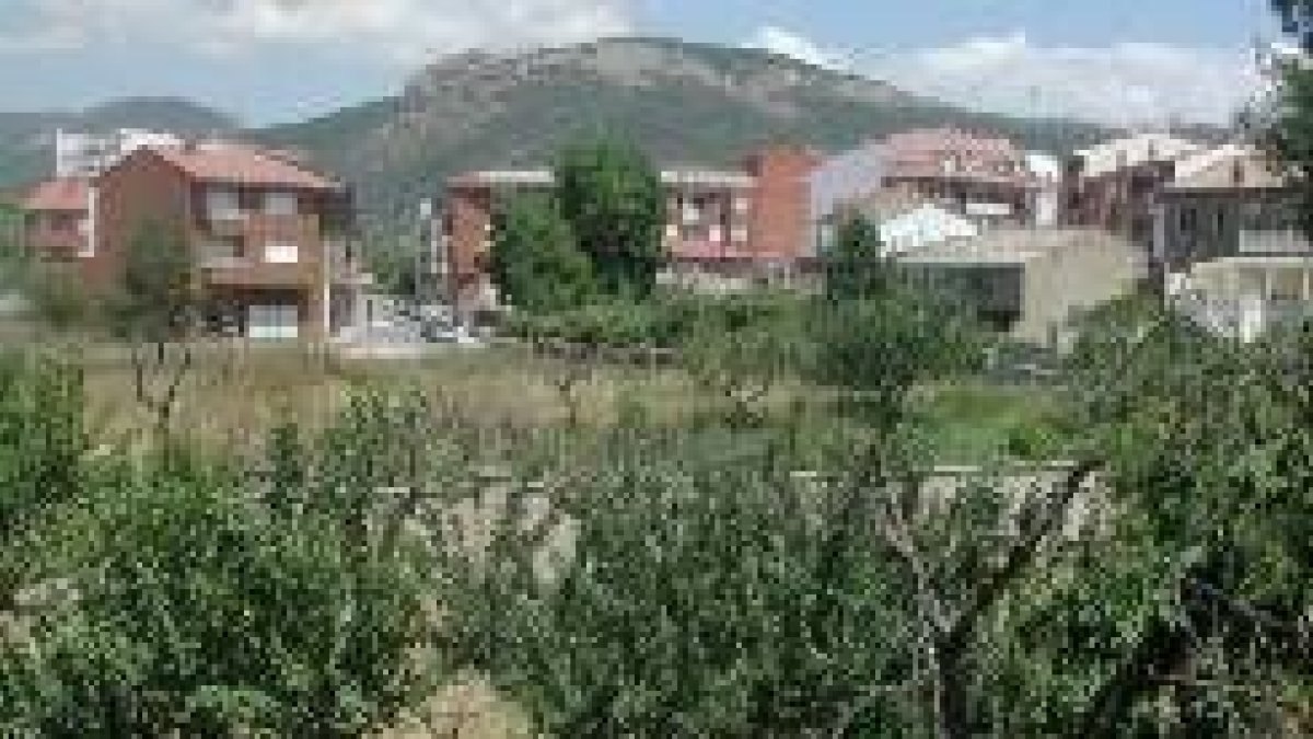 Terrenos en los que se construirá la residencia de ancianos que es objeto de la polémica con el PP
