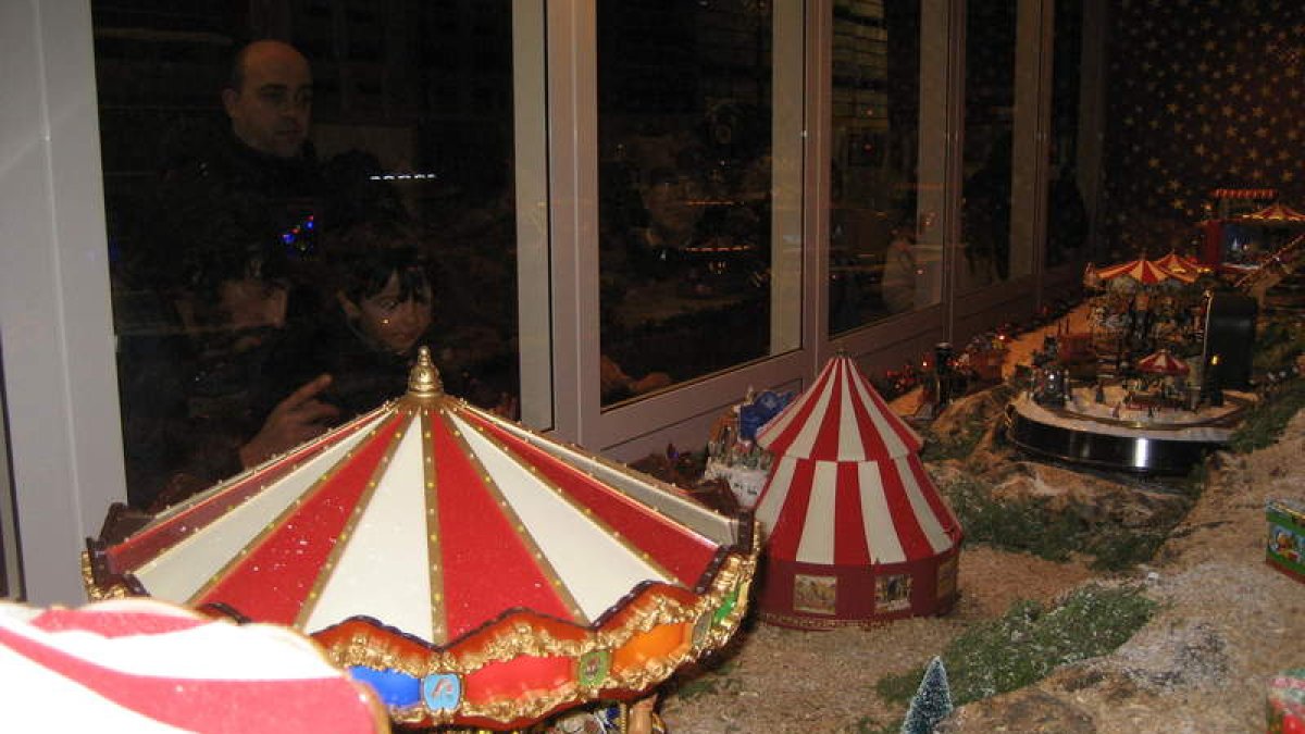 La exposición de carruseles navideños se ha duplicado.