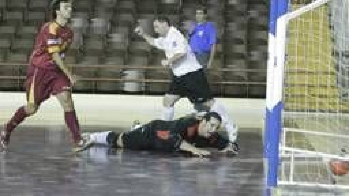 Luchy no pudo impedir el segundo gol ibicenco obra de Luisjo