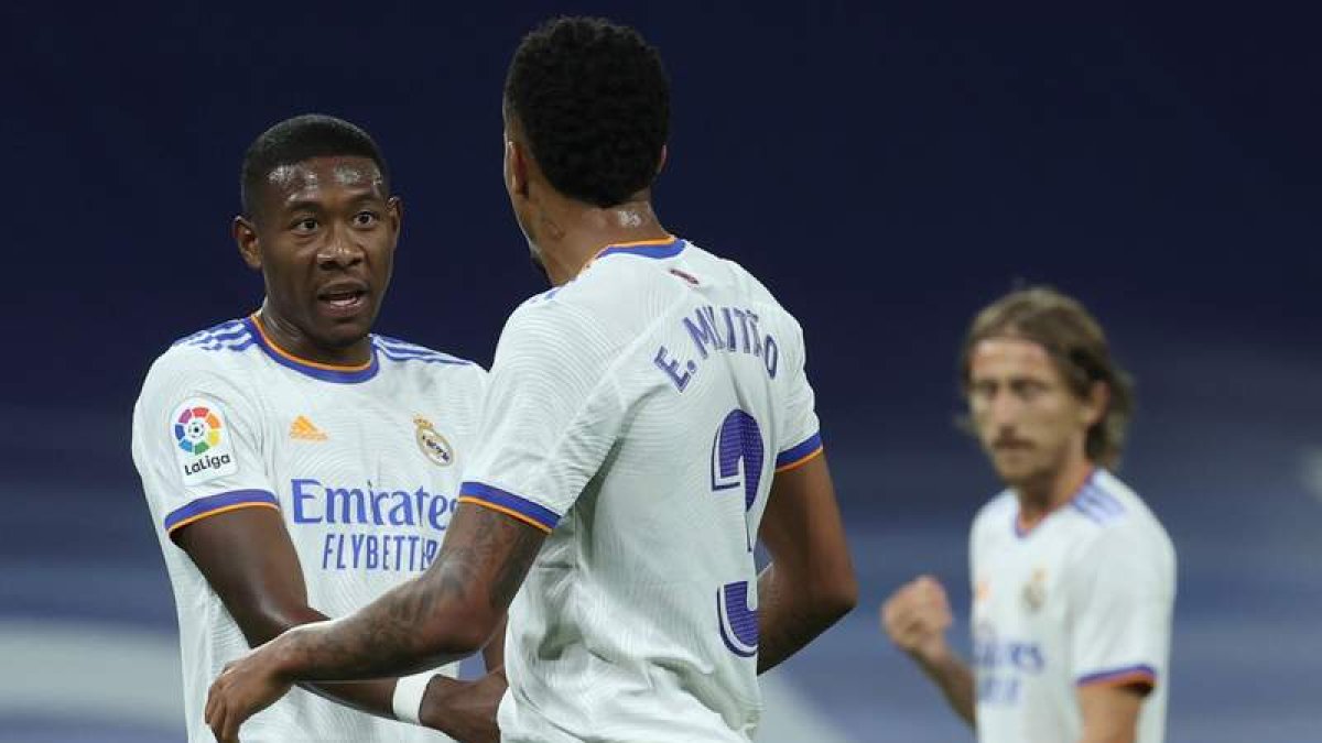 David Alaba, Eder Militao y Modric, preparados para el Clásico. KIKO