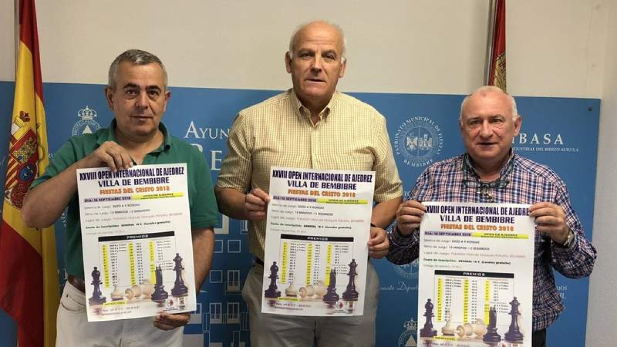 Luis Álvarez, Serafín Vázquez y Jesús Remi presentaron el torneo. DL
