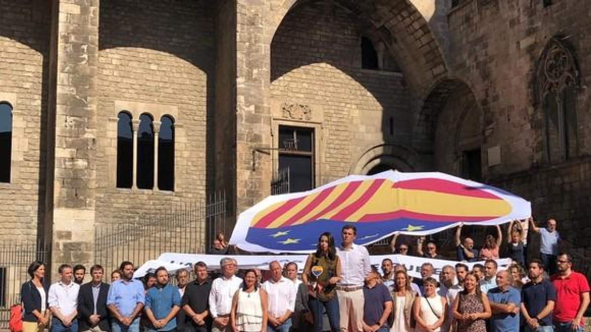 Acto de Ciutadans en la plaza del Rei durante la Diada.