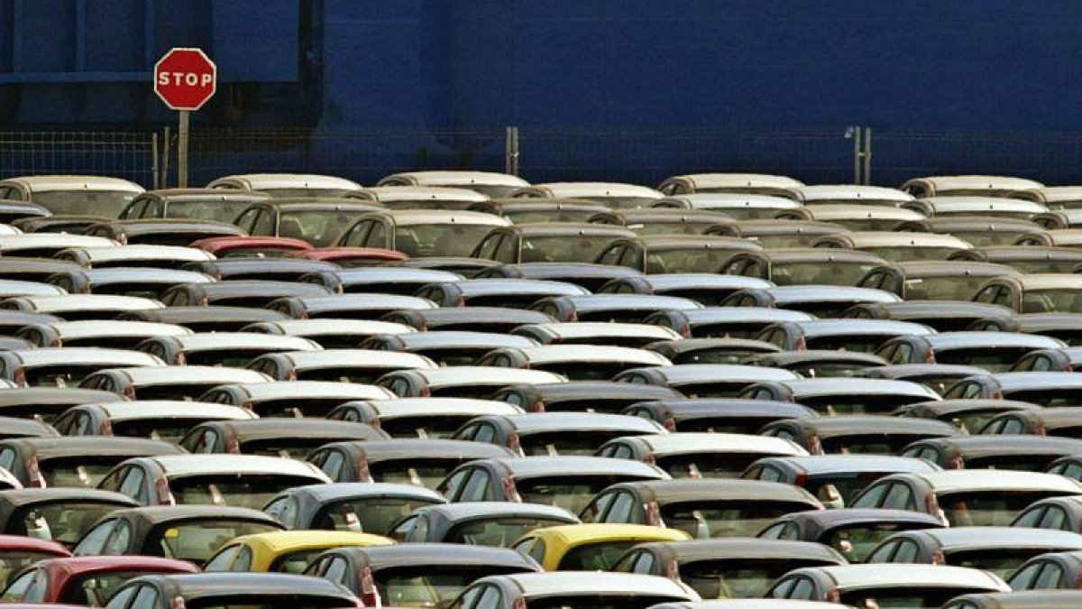 Coches en el puerto de Valencia.